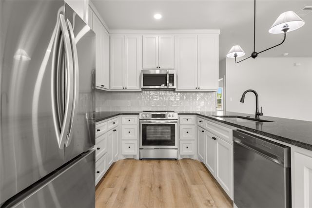 98 Arthur Avenue, Mcgregor, TX 76657