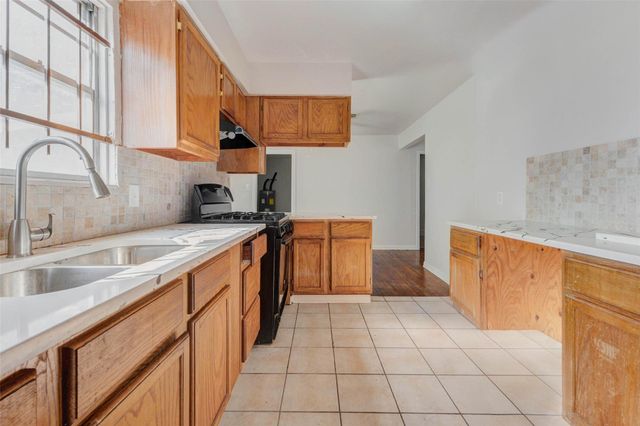 5622 Woodgreen Street, Houston, TX 77033