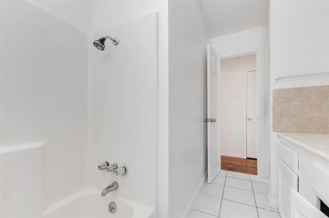 5622 Woodgreen Street, Houston, TX 77033