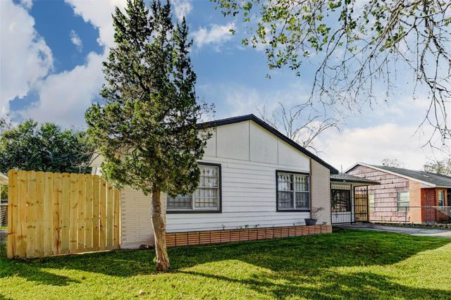 5622 Woodgreen Street, Houston, TX 77033