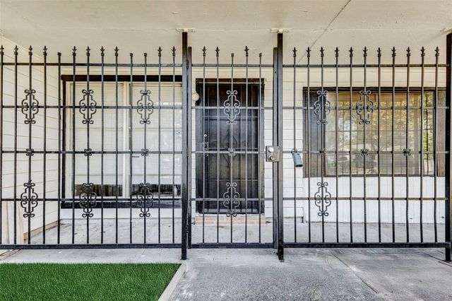 5622 Woodgreen Street, Houston, TX 77033