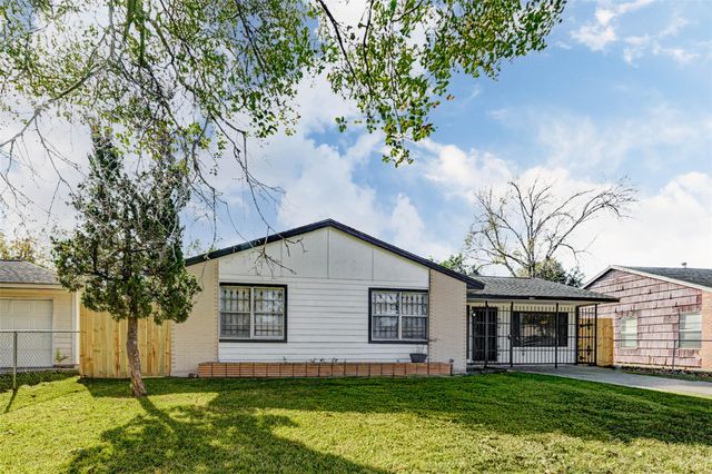 5622 Woodgreen Street, Houston, TX 77033