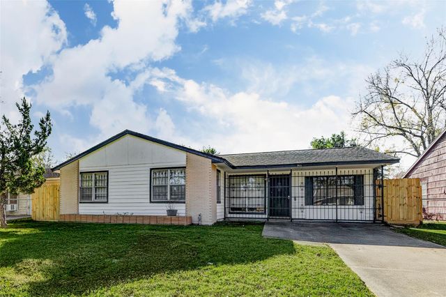 5622 Woodgreen Street, Houston, TX 77033