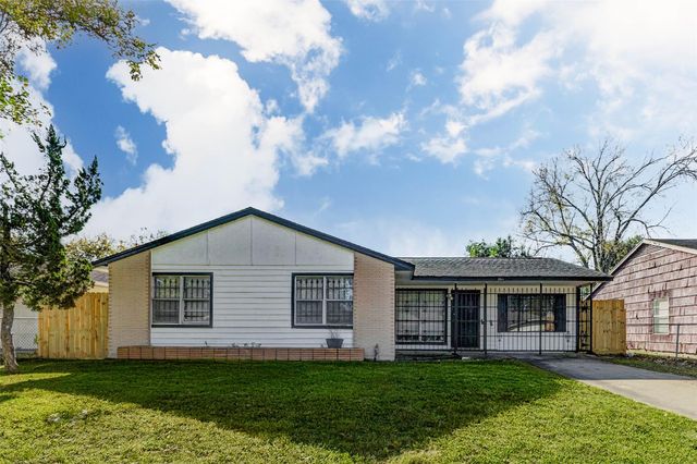 5622 Woodgreen Street, Houston, TX 77033