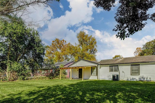 5622 Woodgreen Street, Houston, TX 77033