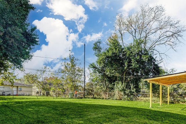 5622 Woodgreen Street, Houston, TX 77033