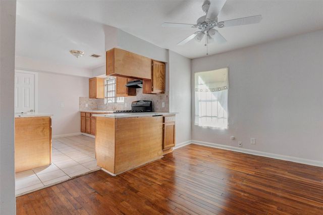 5622 Woodgreen Street, Houston, TX 77033