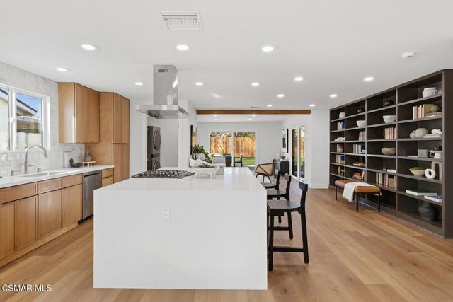 6655 Lederer Avenue, Canoga Park, CA 91307