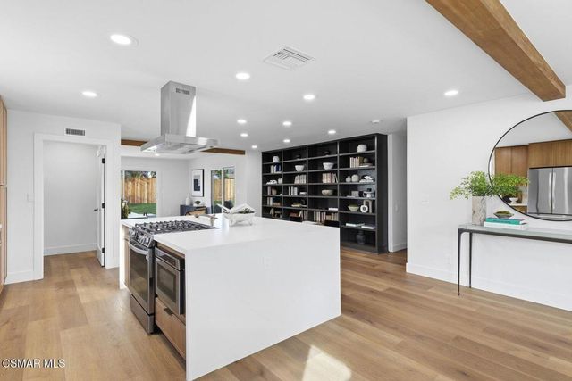 6655 Lederer Avenue, Canoga Park, CA 91307