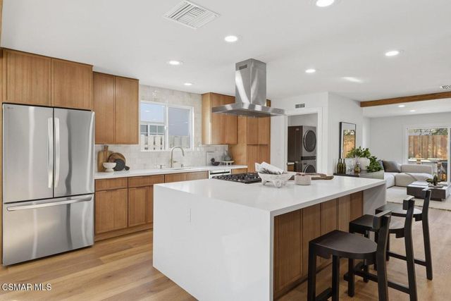 6655 Lederer Avenue, Canoga Park, CA 91307