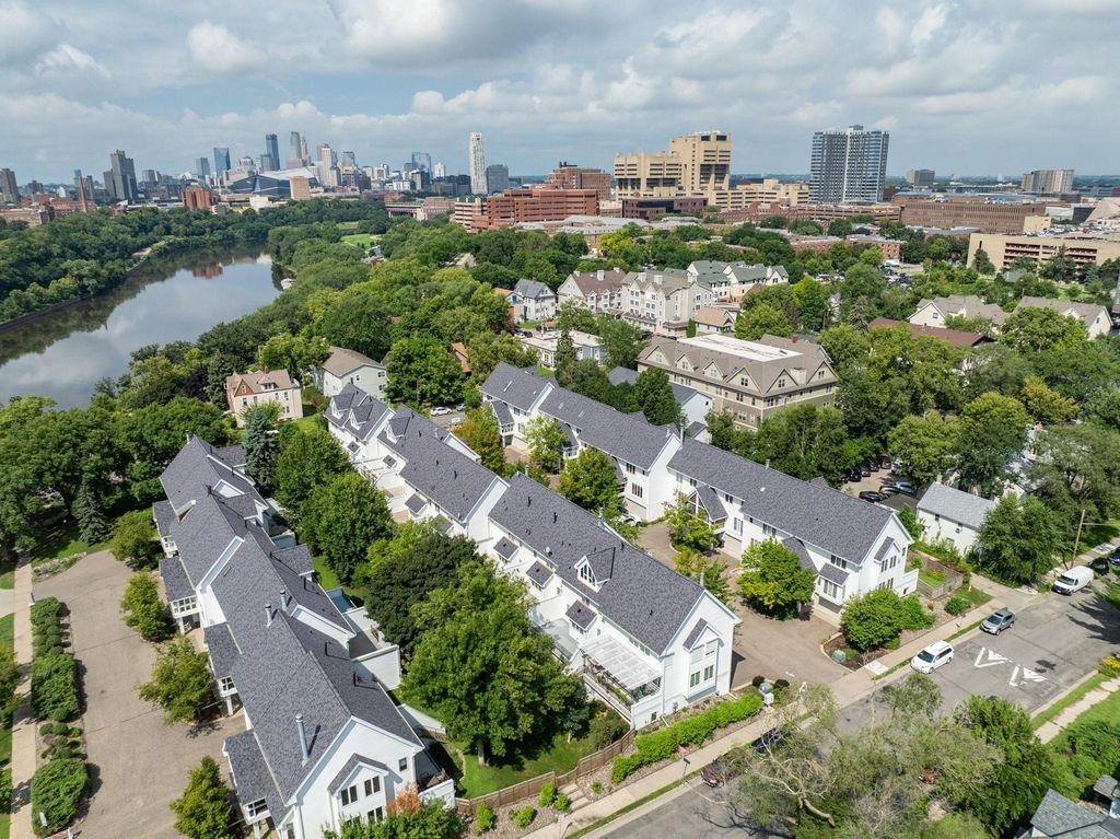 921 / 923 Dartmouth Place SE, Minneapolis, MN 55414 — exterior