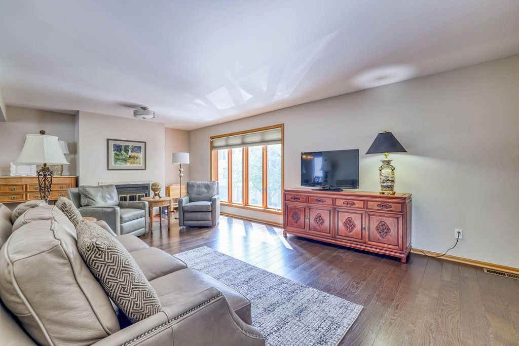 921 / 923 Dartmouth Place SE, Minneapolis, MN 55414 — photo 3