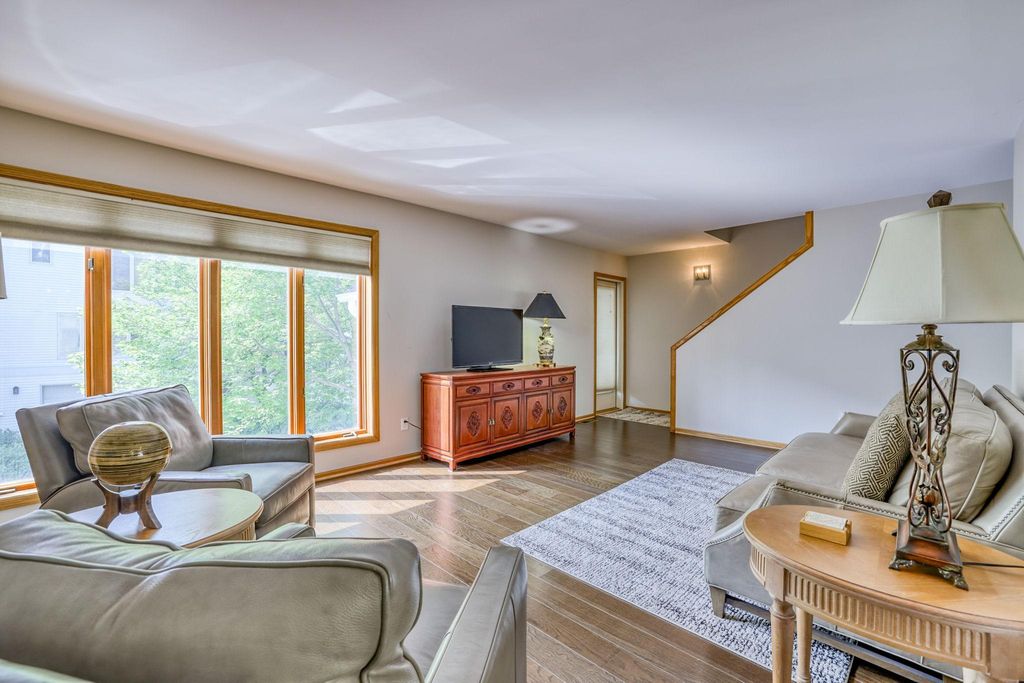 921 / 923 Dartmouth Place SE, Minneapolis, MN 55414 — photo 4