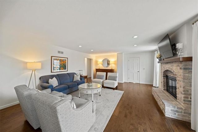 9101 ENGLAND Street, Overland Park, KS 66212