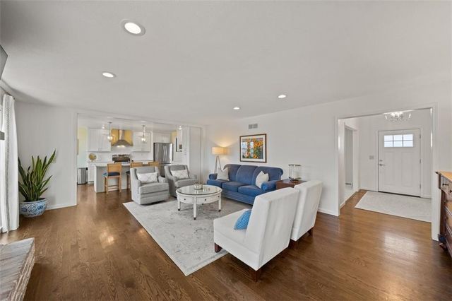 9101 ENGLAND Street, Overland Park, KS 66212