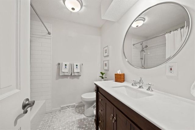 9101 ENGLAND Street, Overland Park, KS 66212