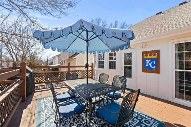 9101 ENGLAND Street, Overland Park, KS 66212