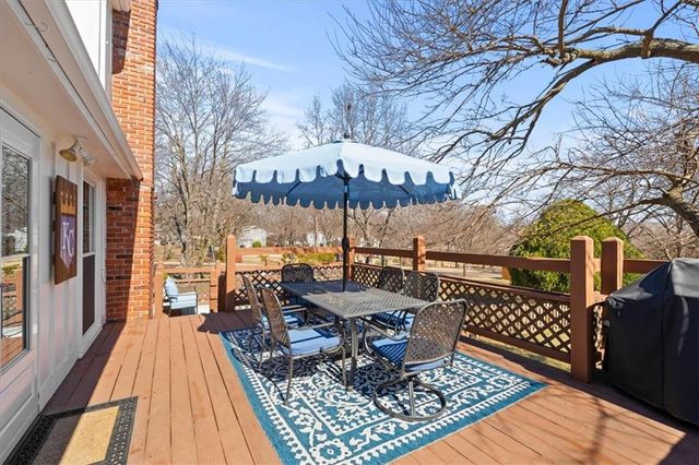 9101 ENGLAND Street, Overland Park, KS 66212