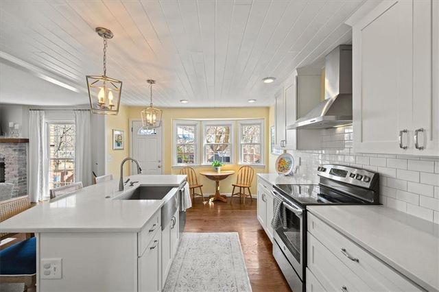 9101 ENGLAND Street, Overland Park, KS 66212