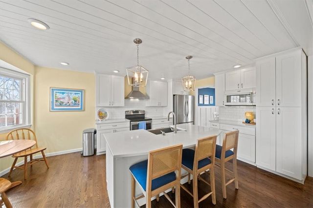 9101 ENGLAND Street, Overland Park, KS 66212