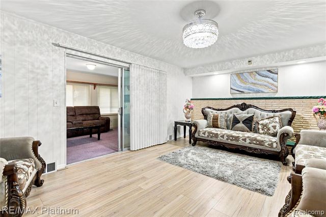 32029 Desmond Drive, Warren, MI 48093