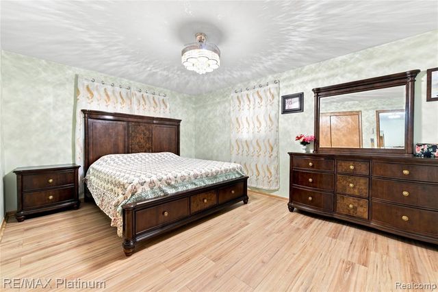 32029 Desmond Drive, Warren, MI 48093