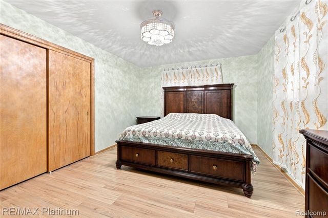 32029 Desmond Drive, Warren, MI 48093