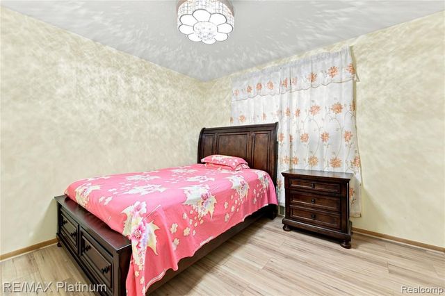 32029 Desmond Drive, Warren, MI 48093