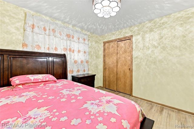 32029 Desmond Drive, Warren, MI 48093