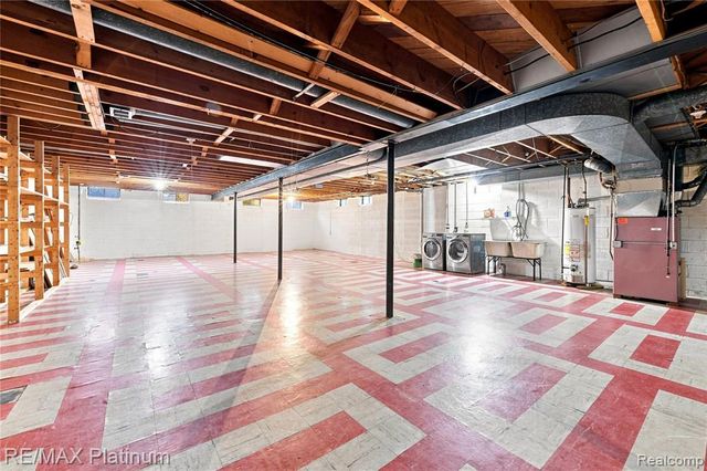 32029 Desmond Drive, Warren, MI 48093