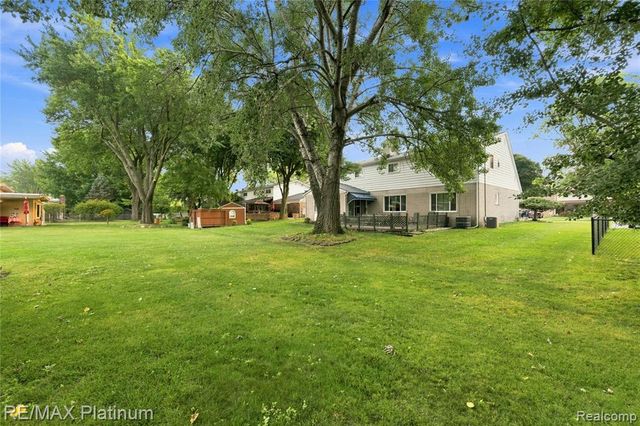 32029 Desmond Drive, Warren, MI 48093