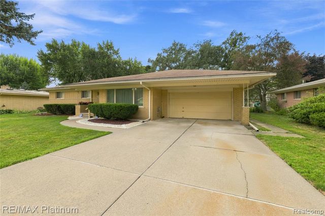 32029 Desmond Drive, Warren, MI 48093
