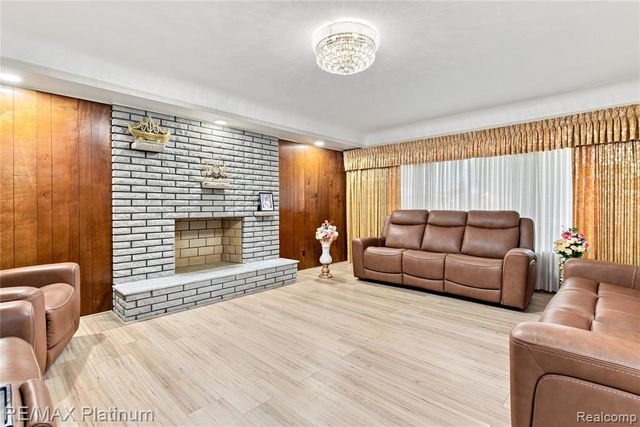 32029 Desmond Drive, Warren, MI 48093