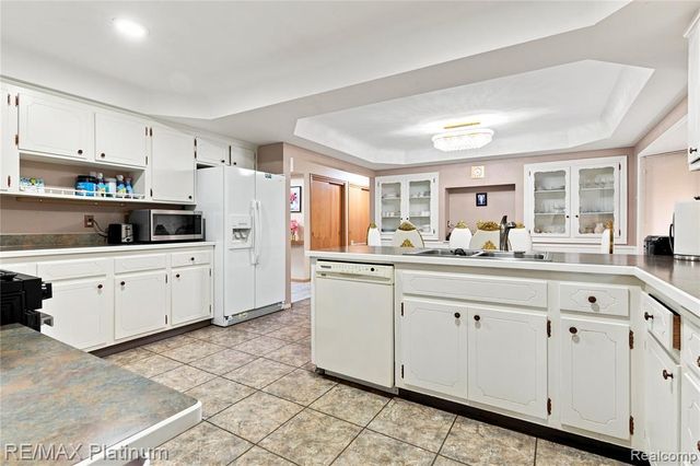 32029 Desmond Drive, Warren, MI 48093