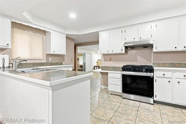 32029 Desmond Drive, Warren, MI 48093
