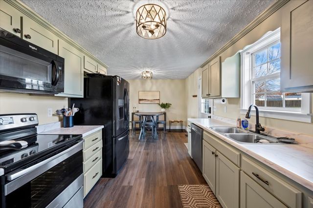 71 Rebecca Dr, Manchester, TN 37355