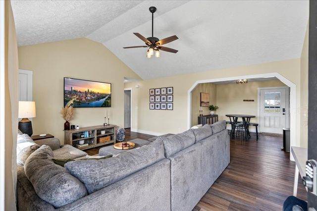 71 Rebecca Dr, Manchester, TN 37355