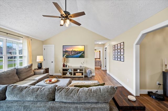 71 Rebecca Dr, Manchester, TN 37355