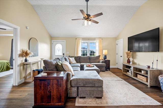 71 Rebecca Dr, Manchester, TN 37355