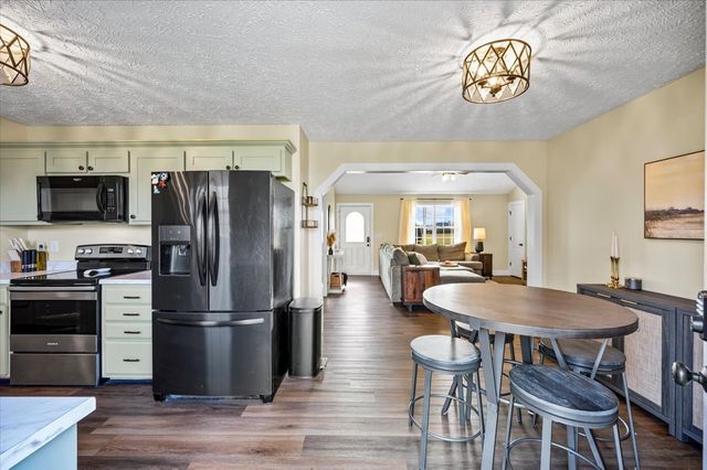 71 Rebecca Dr, Manchester, TN 37355