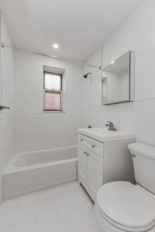 10528 65th Ave Apt 4C, New York City, NY 11375