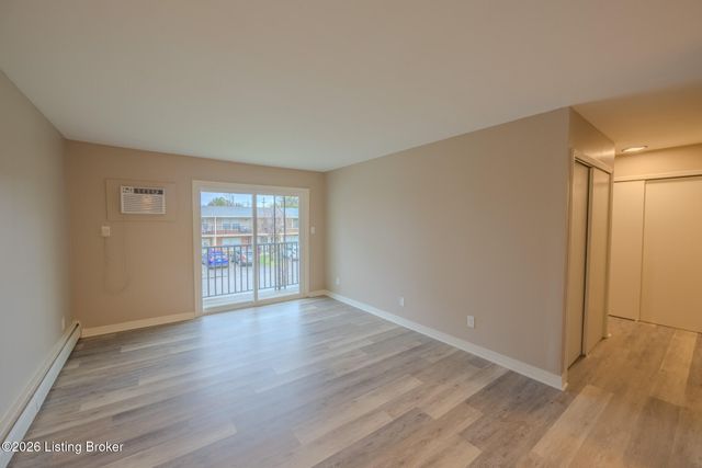3510 Paragon Ct 10, Louisville, KY 40218