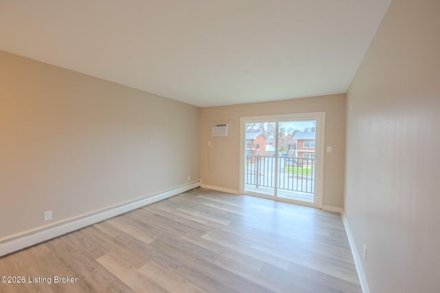3510 Paragon Ct 10, Louisville, KY 40218