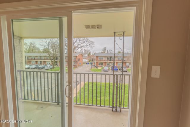 3510 Paragon Ct 10, Louisville, KY 40218