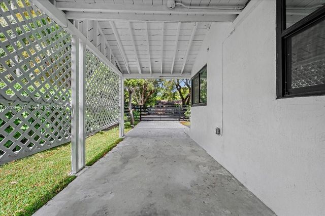 5220 SW 6th St 0, Miami, FL 33134