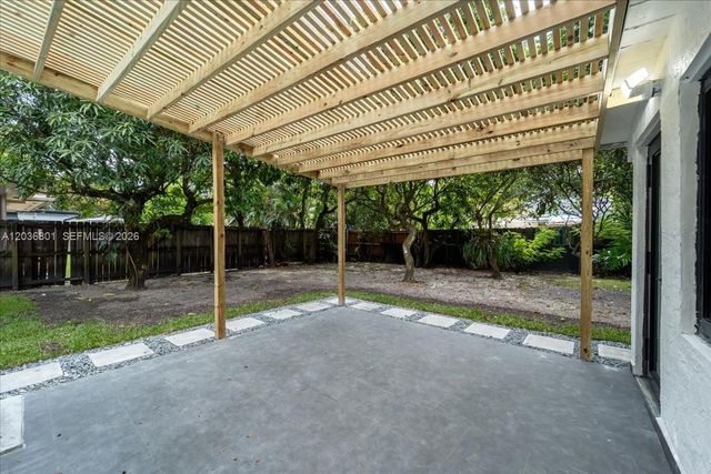 5220 SW 6th St 0, Miami, FL 33134