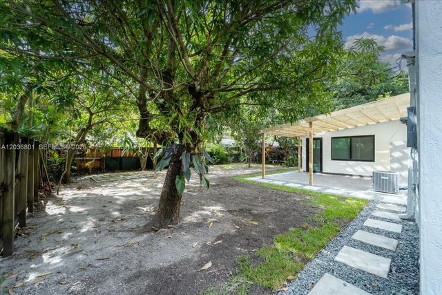 5220 SW 6th St 0, Miami, FL 33134