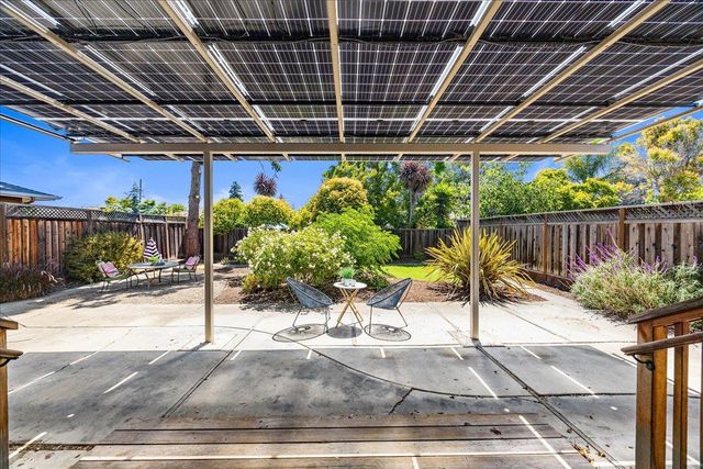 820 Eighth Avenue, Redwood City, CA 94063