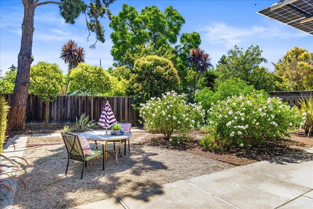 820 Eighth Avenue, Redwood City, CA 94063
