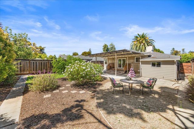 820 Eighth Avenue, Redwood City, CA 94063